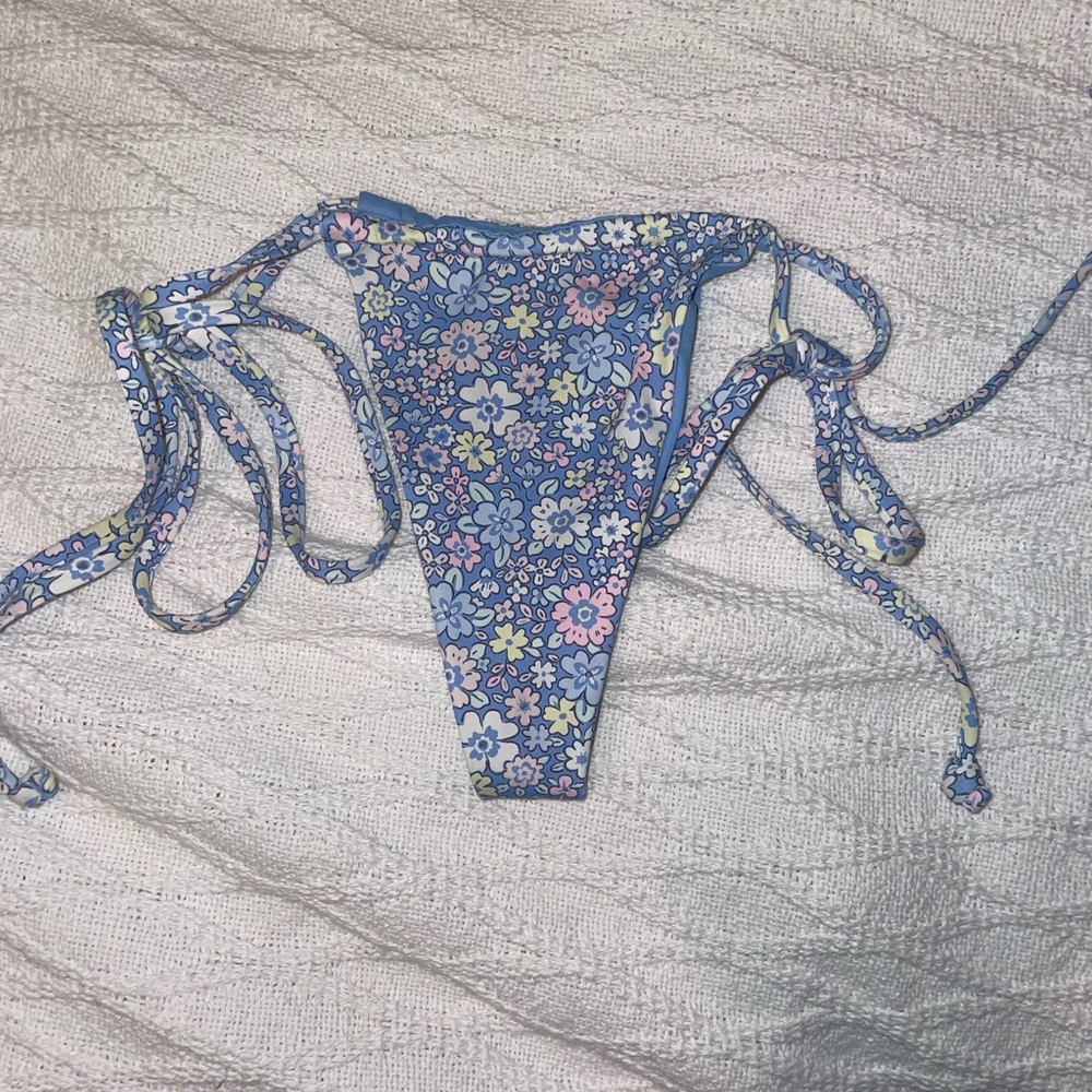 Frankie’s bikini